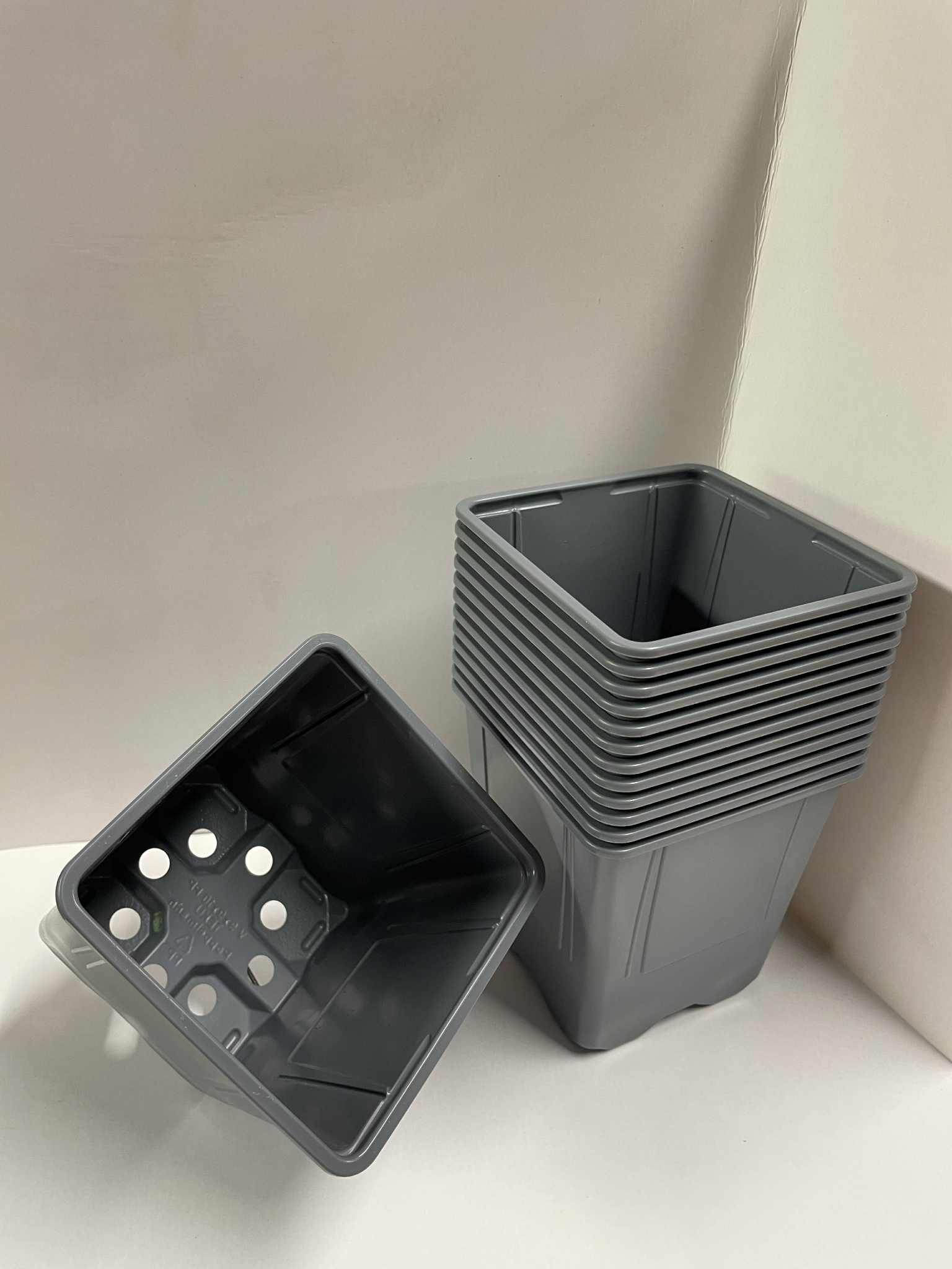 (x10) Plastic Teku Pots 9cm X 9cm X 10cm Square